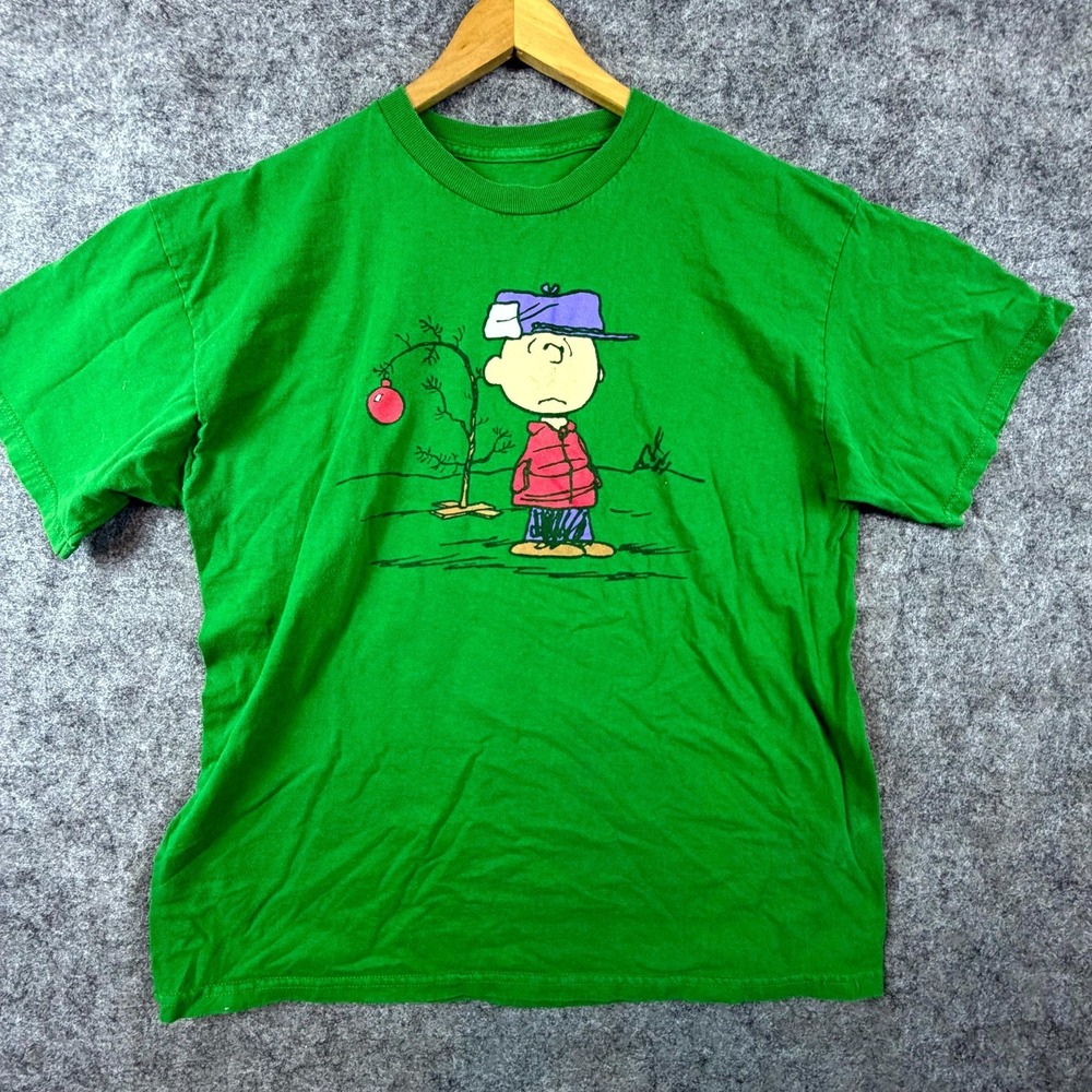 Peanuts T-Shirt Mens XL Green Cotton Christmas Tree Charlie Brown Snoopy Graphic